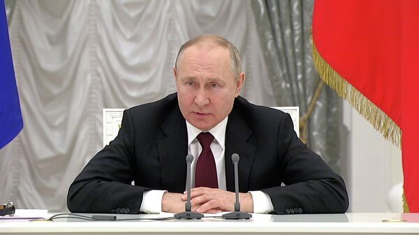Я специально ни с кем заранее ничего не обсуждал –  Путин о признании Донбасса