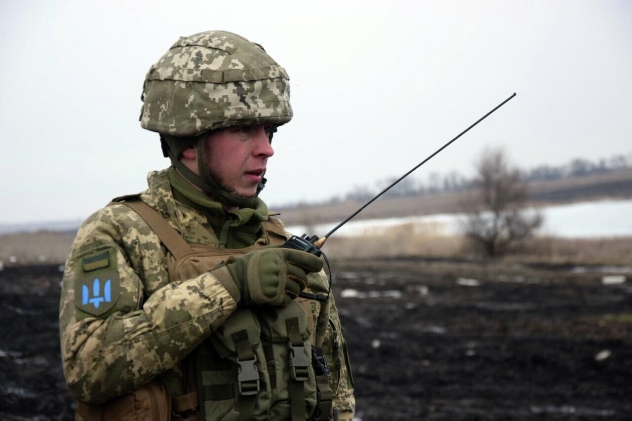 Украинский военнослужащий на линии соприкосновения в Донецкой области - РИА Новости, 1920, 29.03.2022