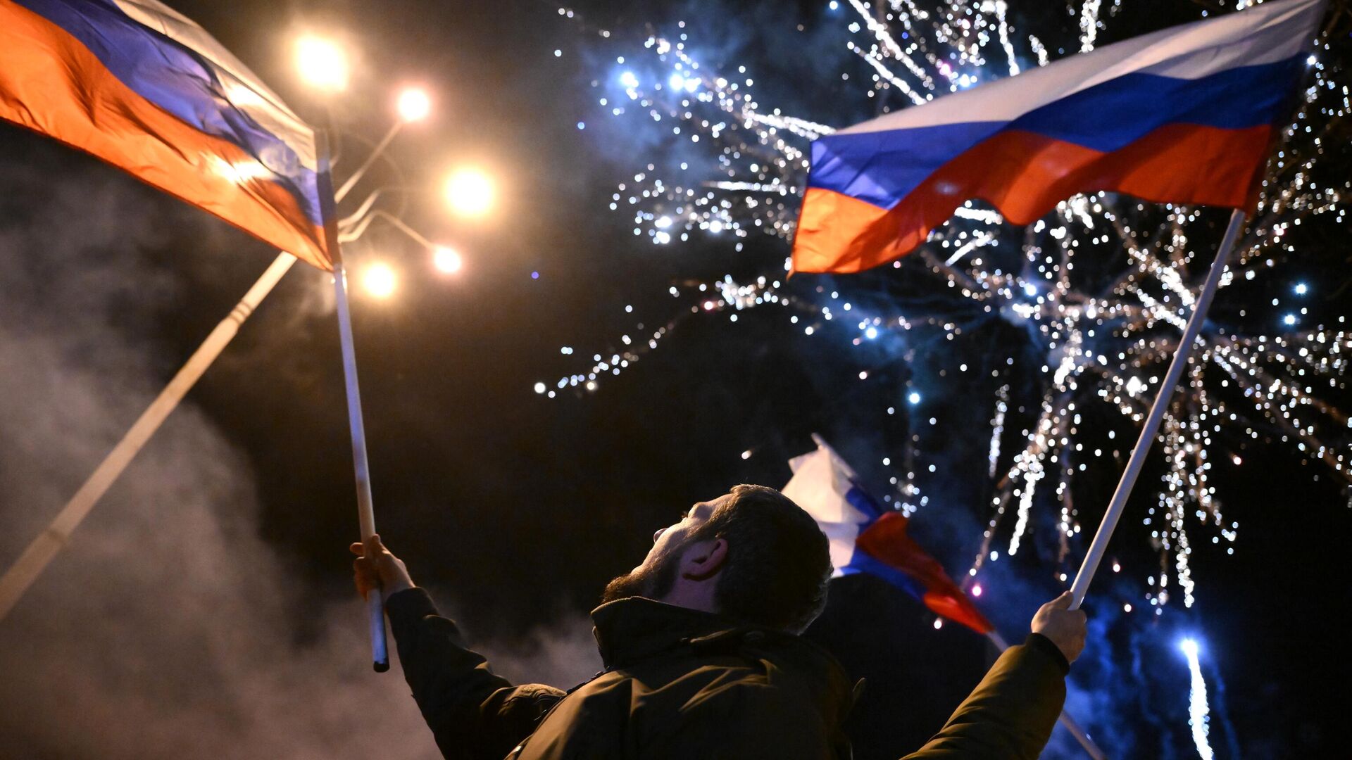 Жители Донецка и Луганска празднуют признание Россией независимости ДНР и ЛНР - РИА Новости, 1920, 22.02.2022