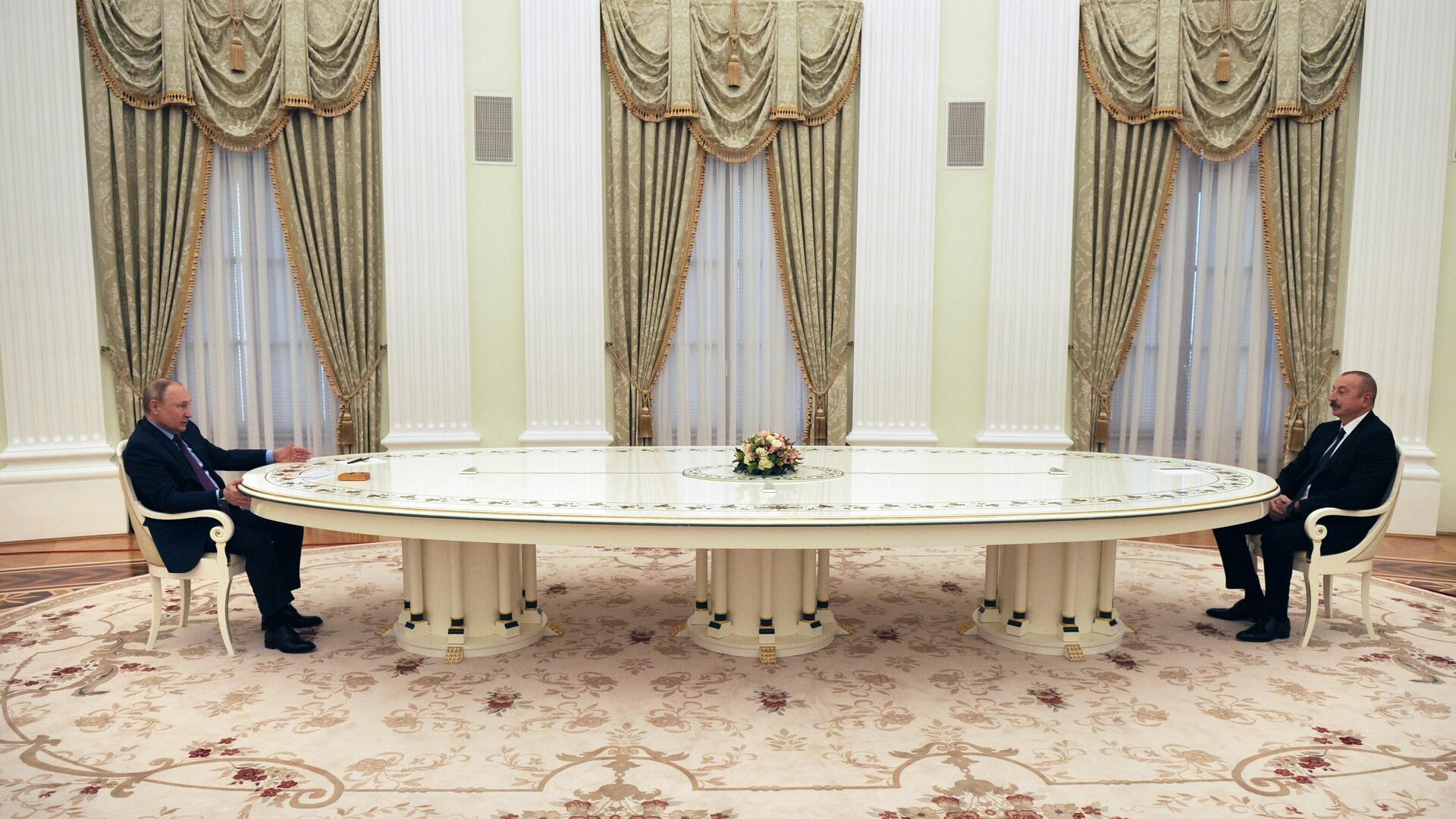 Президент РФ Владимир Путин и президент Азербайджана Ильхам Алиев во время встречи в Кремле - РИА Новости, 1920, 22.02.2022
