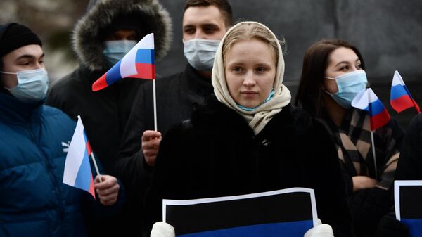 Акция студентов уральских вузов в поддержку жителей Донбасса в Екатеринбурге