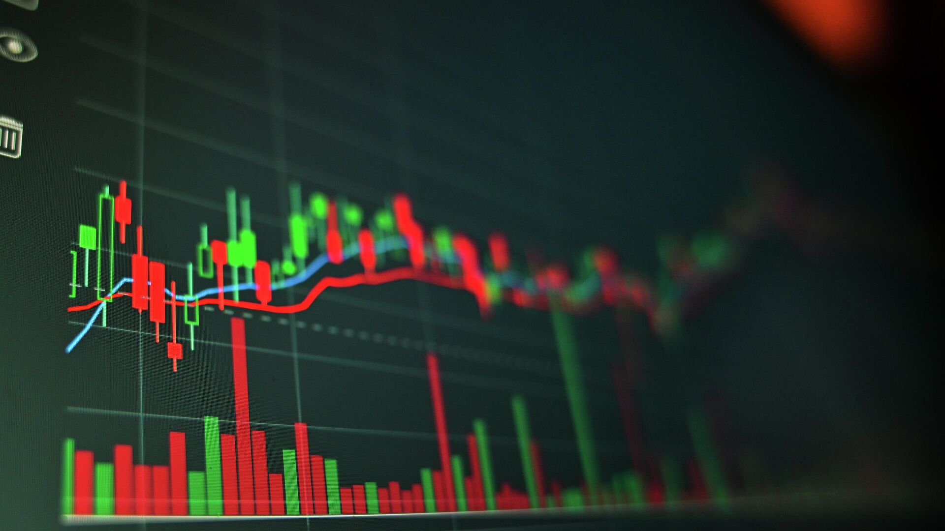 График на мониторе компьютера трейдера  - РИА Новости, 1920, 03.10.2024
