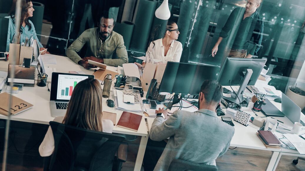 © Depositphotos.com / gstockstudio<br>Сотрудники офиса. Архивное фото