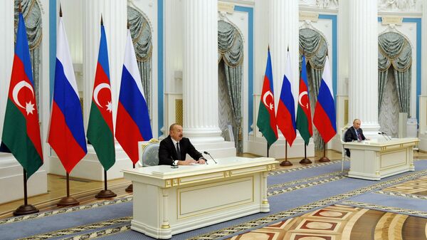 Президент России Владимир Путин и президент Азербайджана Ильхам Алиев на пресс-конференции по итогам переговоров 