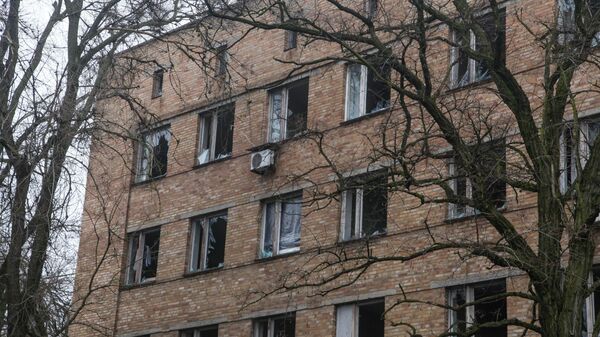 Здание Первого Республиканского телеканала в Донецке с поврежденными окнами