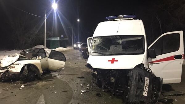 ДТП с участием автомобиля Toyota Corolla и скорой помощи в Омске