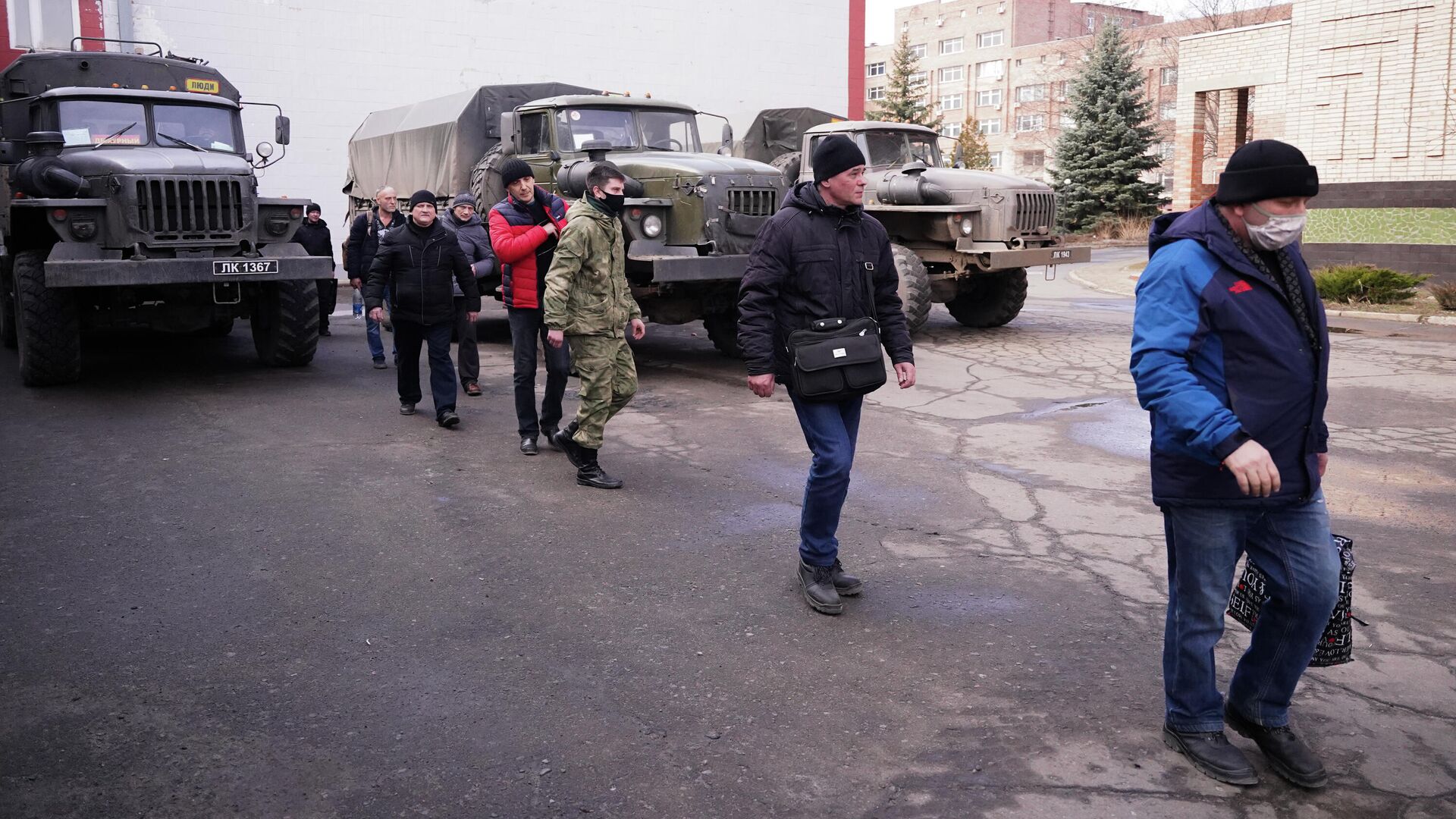 В ЛНР из-за обстрелов 11 тысяч абонентов остаются без света - РИА Новости,  24.02.2022