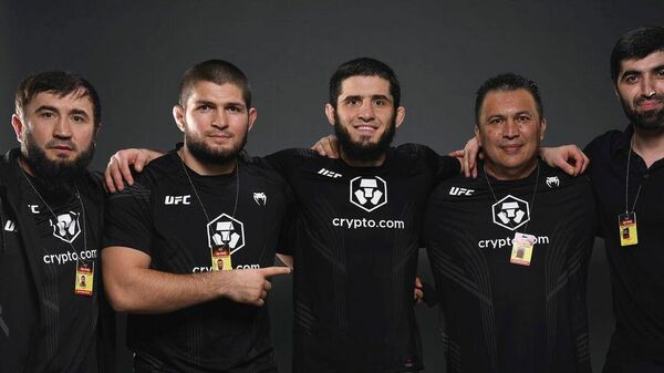 Боец UFC Ислам Махачев и с командой
