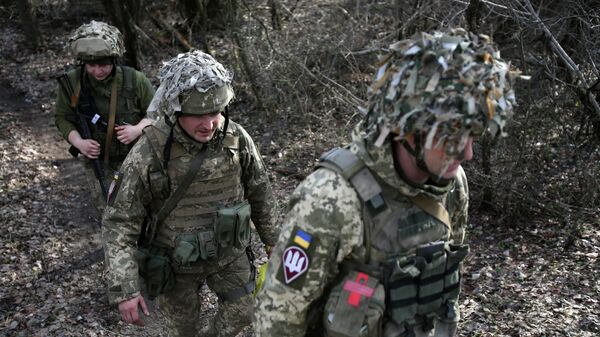 Украинские военнослужащие на линии соприкосновения в Луганской области