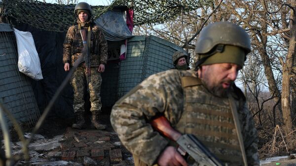 Украинские военнослужащие на линии соприкосновения в Донецкой области