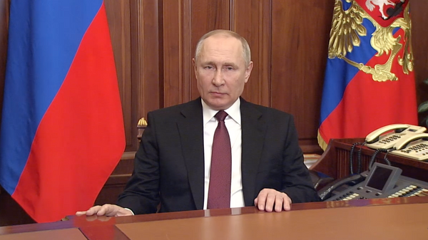 Президент РФ Владимир Путин во время обращения. Кадр видео