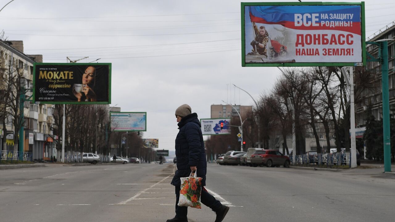 В Луганск прибывают беженцы с оккупированных ВСУ территорий - РИА Новости,  27.02.2022