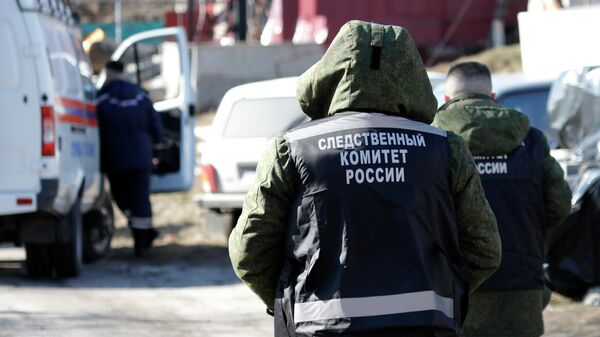 Сотрудники правоохранительных органов на месте обстрела в Белгородской области