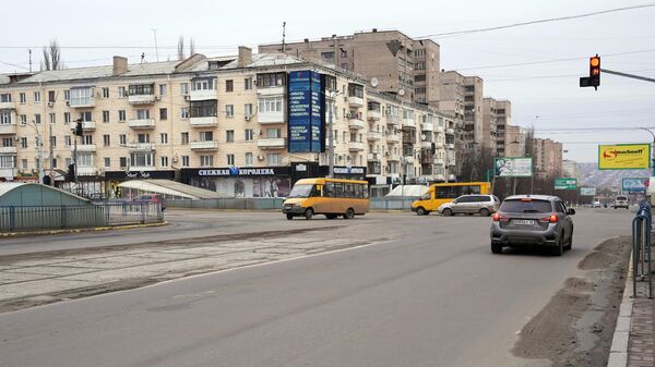 Движение автомобильного транспорта на центральных улицах Луганска