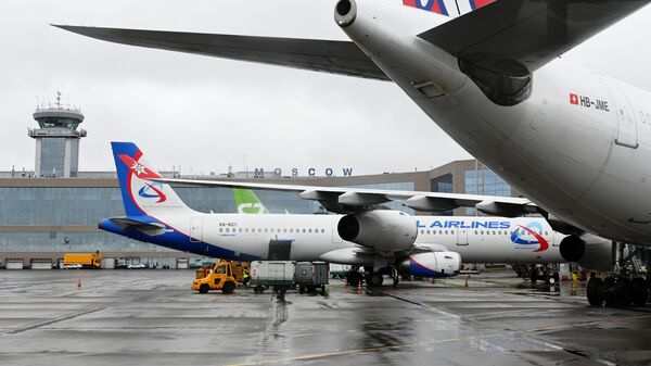В аэропортах Москвы задержали или отменили более 130 рейсов