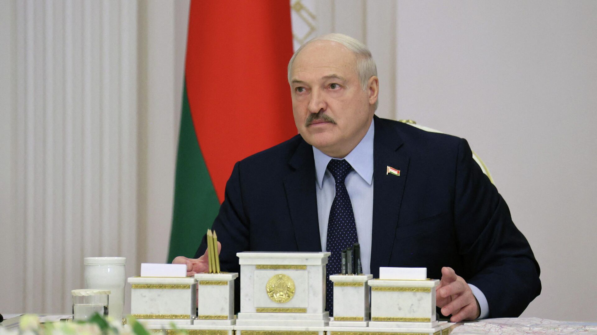 Президент Белоруссии Александр Лукашенко во время совещания с военными - РИА Новости, 1920, 27.02.2022