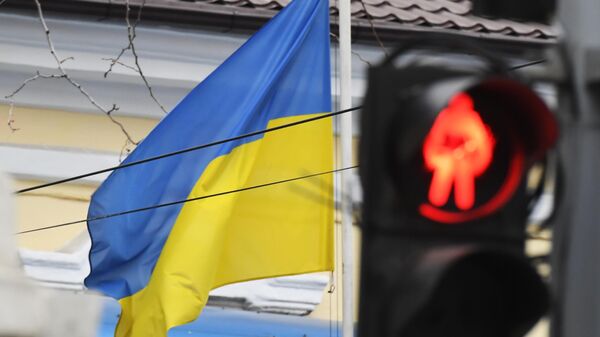 Флаг у здания Генерального консульства Украины в Ростове-на-Дону