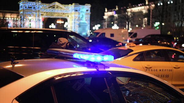 Автомобиль со спецсигналом на улице в Москве