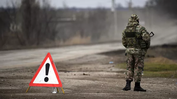 Военнослужащий ВС России на контрольно-пропускном пункте