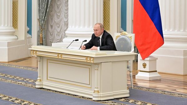 Президент РФ Владимир Путин во время встречи с представителями российских деловых кругов