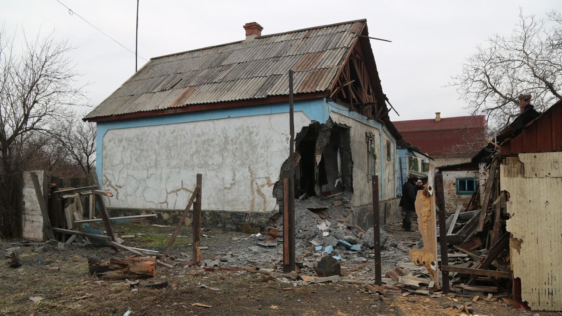 Дом поврежденный в результате обстрела ВСУ в Горловке - РИА Новости, 1920, 28.03.2022
