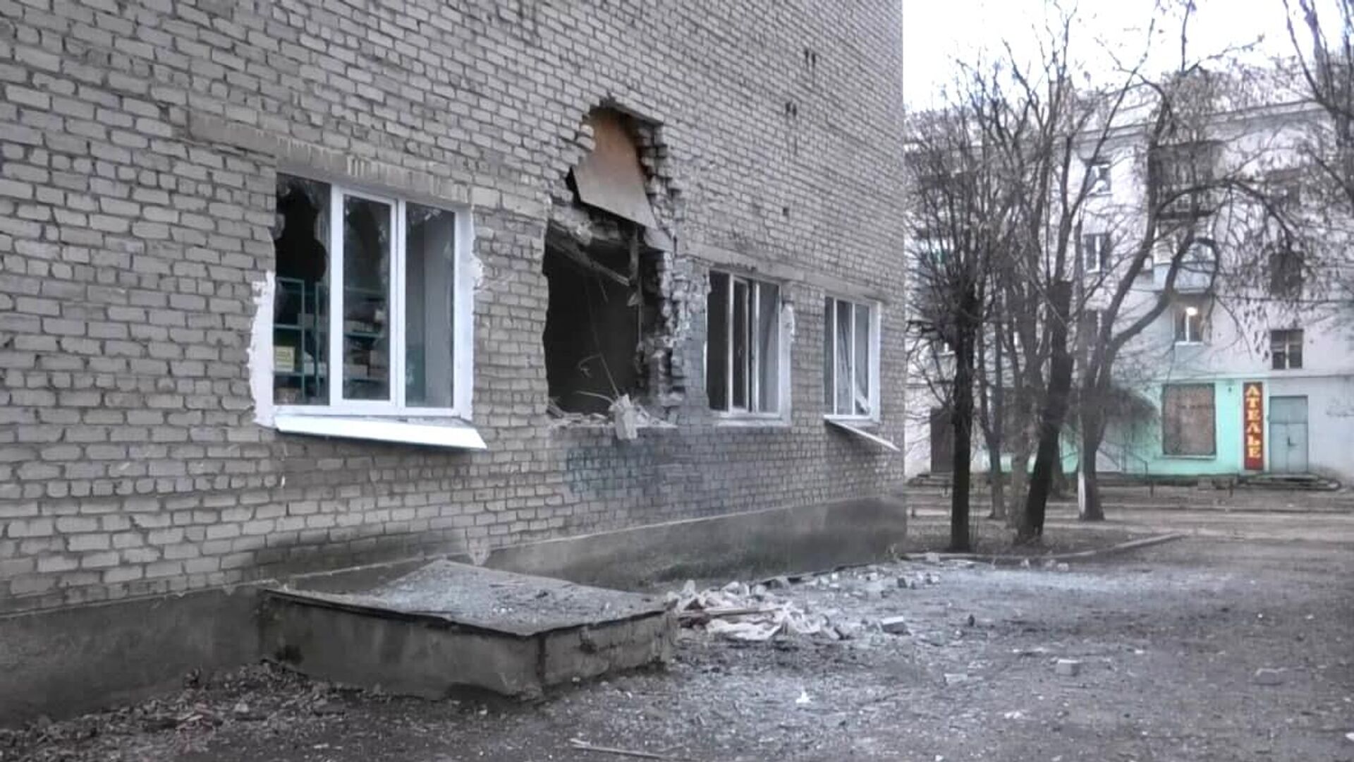 Дом, пострадавший в результате массированных обстрелов Донецка - РИА Новости, 1920, 25.02.2022