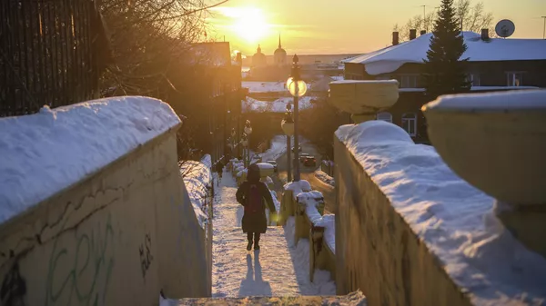 Street in Tomsk in the rays of the setting sun