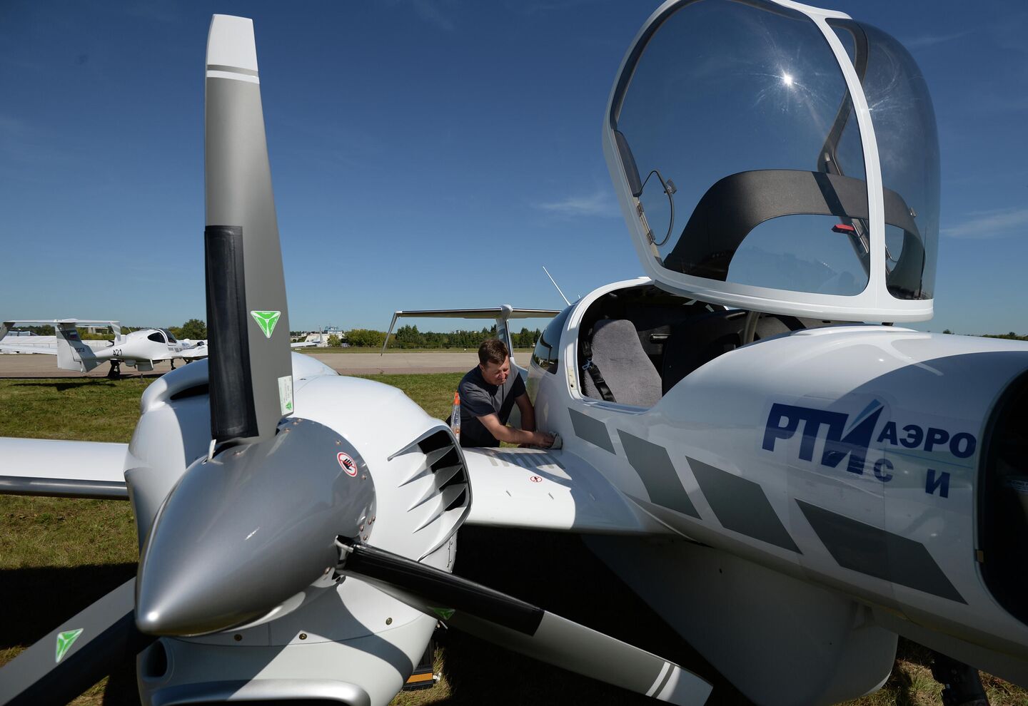 Подготовка самолета Diamond DA42 к летной программе Подготовка самолета Diamond DA42 к летной программе