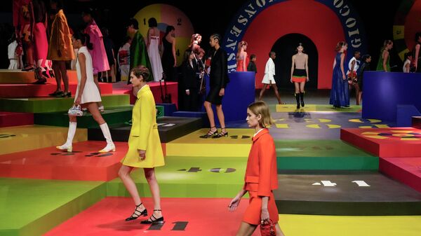 Модели во время показа коллекции Dior весна-лето — 2022, Париж