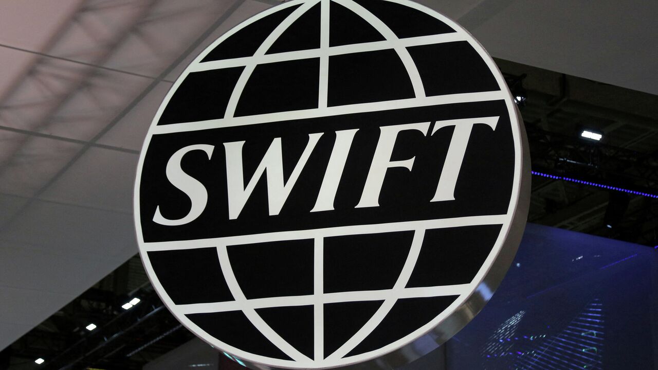 В США и ЕС допустили отключение от SWIFT не всей России, пишут СМИ