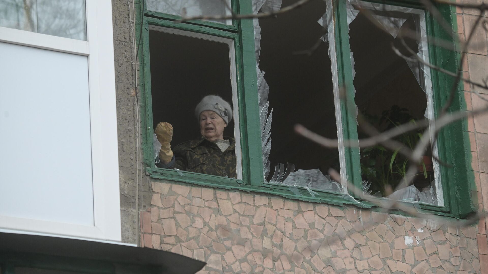 Поврежденный в результате обстрела жилой дом в Горловке - РИА Новости, 1920, 27.03.2022