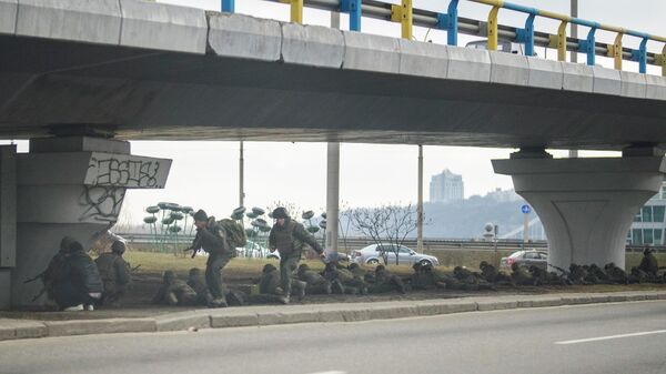 Украинские военные в Киеве