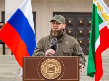 Глава Чеченской Республики Рамзан Кадыров во время напутственного слова военнослужащим РФ в Грозном