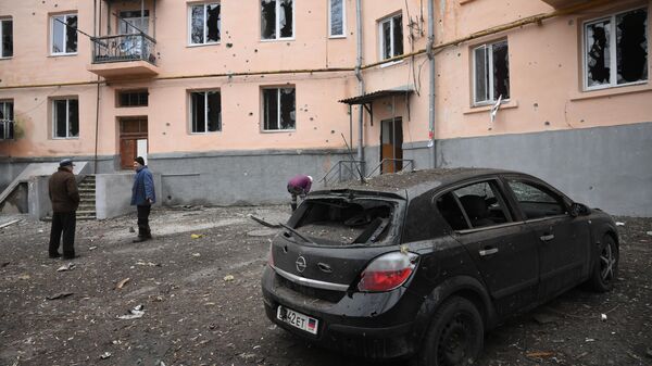 Поврежденный дом в Донбассе