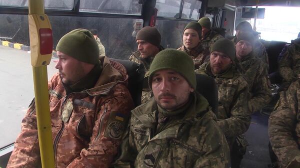 Сдавшиеся военнослужащие Украины в автобусе в Севастополе (скриншот видео)