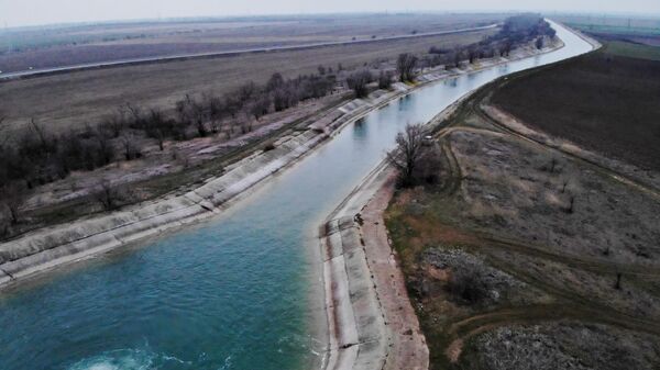 Вид на участок Северо-Крымского канала неподалеку от поселка Советский в Крыму