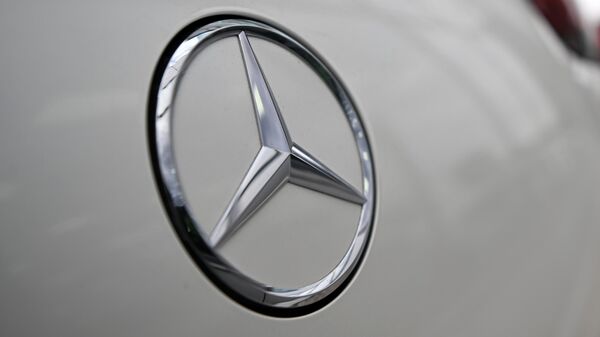 Логотип немецкой автомобильной марки Mercedes-Benz