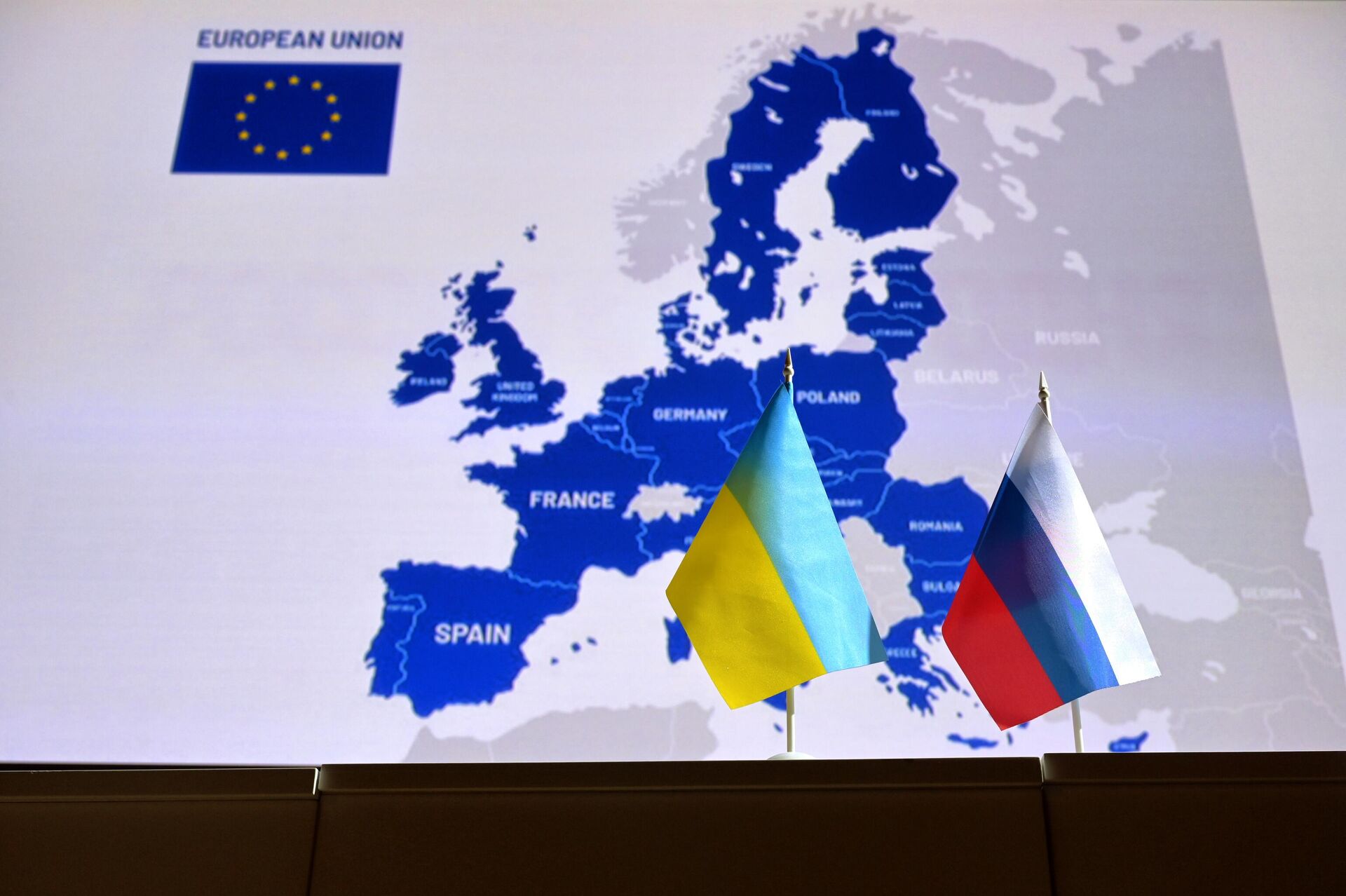 Государственные флаги России и Украины Государственные флаги России и Украины - РИА Новости, 1920, 18.02.2025