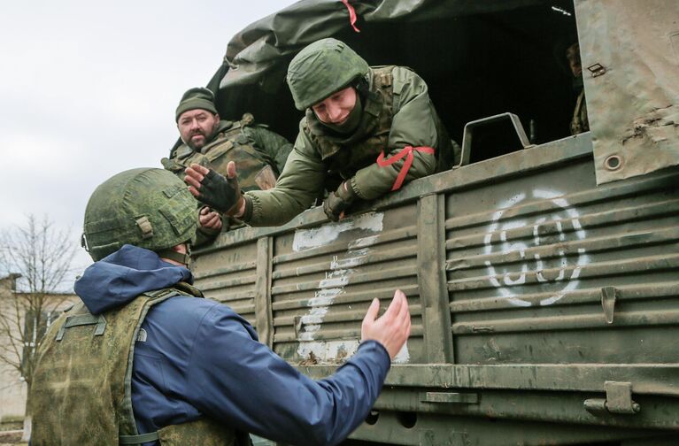 Бойцы Народной милиции Донецкой народной республики в селе Николаевка