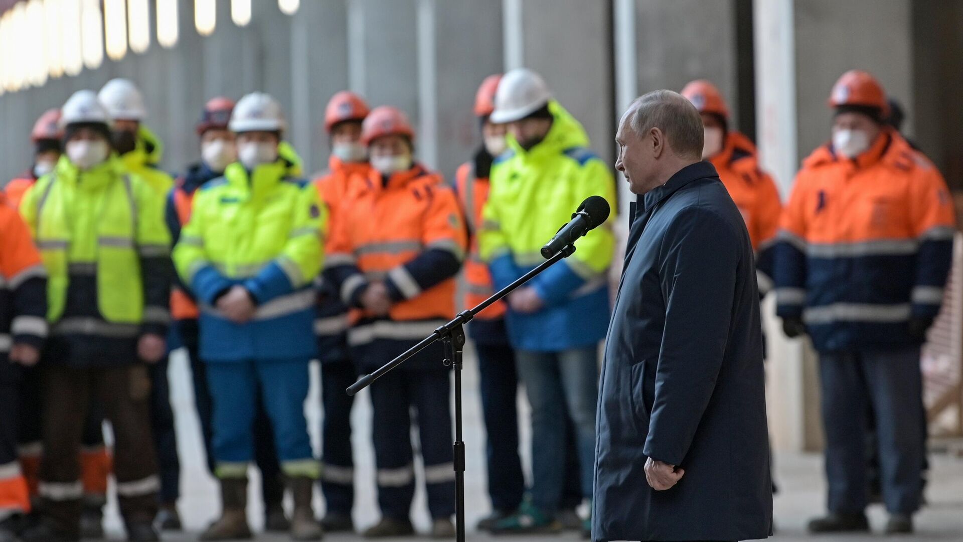 Президент РФ Владимир Путин во время посещения строительной площадки  многофункционального комплекса зданий Национального космического центра - РИА Новости, 1920, 27.02.2022