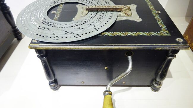 Проигрыватель с металлическим диском Проигрыватель с металлическим диском