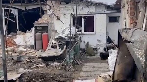 Последствия обстрелов в Кировском районе Донецка 