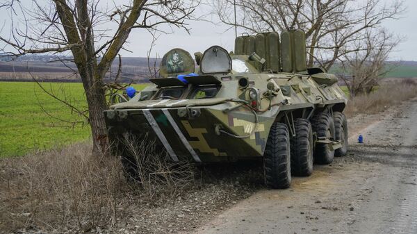 Подбитый БТР украинской армии под Мариуполем