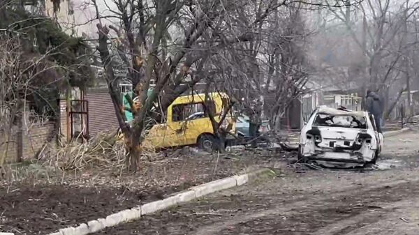 Кадры с места обстрела жилых домов и больниц в Донецке