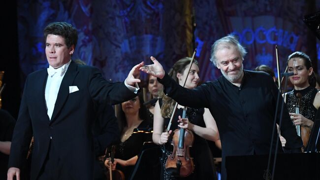 Денис Мацуев и Валерий Гергиев во время праздничного концерта в честь Дня славянской письменности и культуры