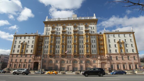 Здание посольства Соединенных Штатов Америки в РФ на Новинском бульваре в Москве