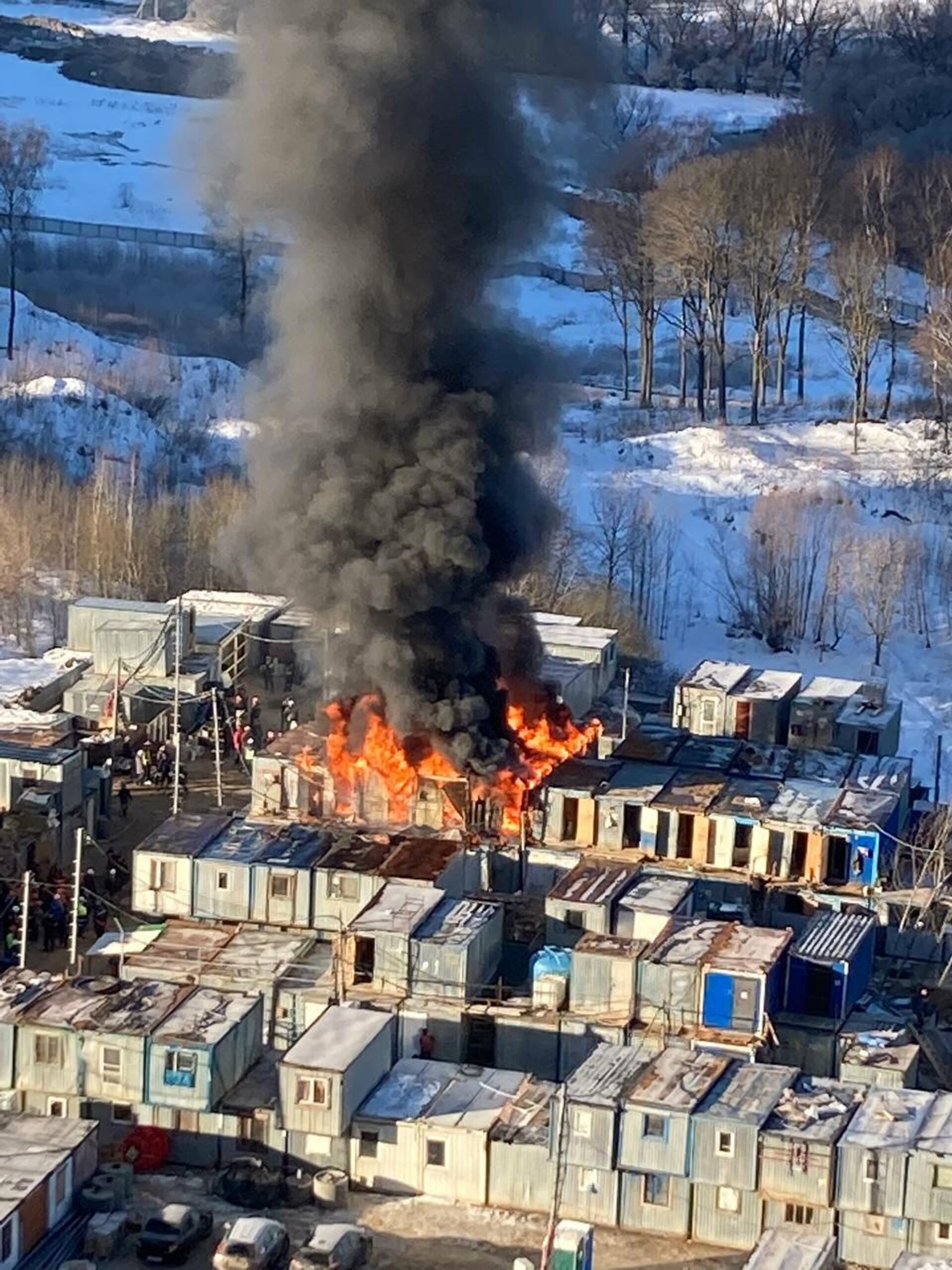 В подмосковном Путилково загорелись строительные бытовки - РИА Новости,  01.03.2022