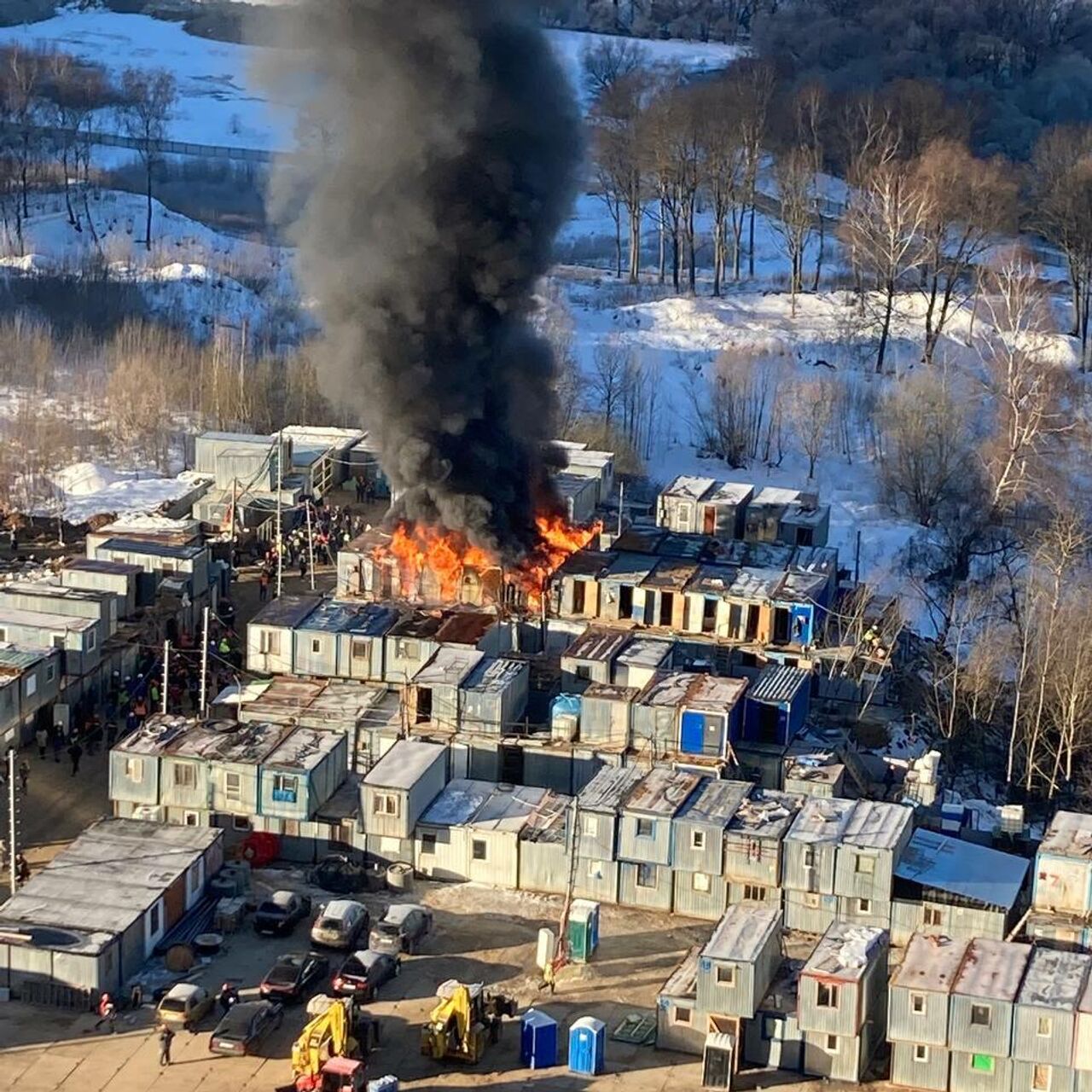 В подмосковном Путилково загорелись строительные бытовки - РИА Новости,  01.03.2022