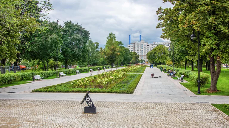 Репинский сквер в Москве
