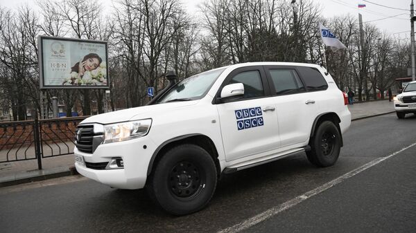 Автомобиль специальной мониторинговой миссии ОБСЕ покидает территорию Донецкой народной республики